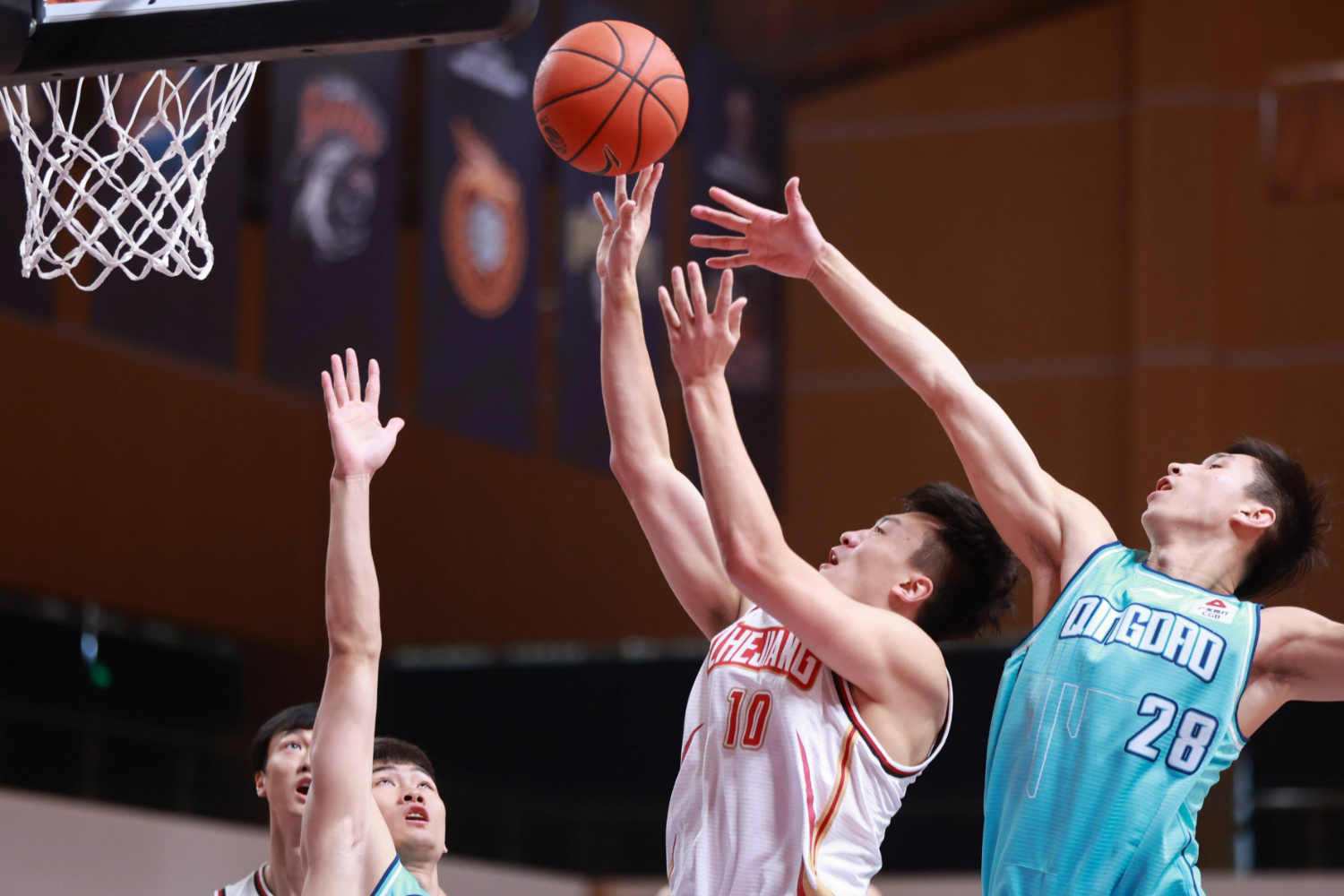 包含清晨浙江队备战欧超杯，强势反弹细节曝光，底气十足，临场指挥获称赞的词条