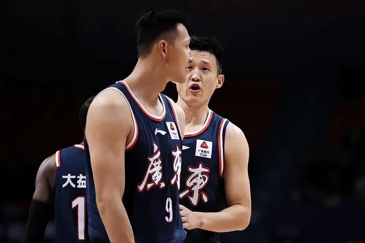 包含今夜CBA季后赛焦点战,广东宏远回应争议,目标明确,团队化学反应显著的词条 包含今夜CBA季后赛焦点战,广东宏远回应争议,目标明确,团队化学反应显著的词条