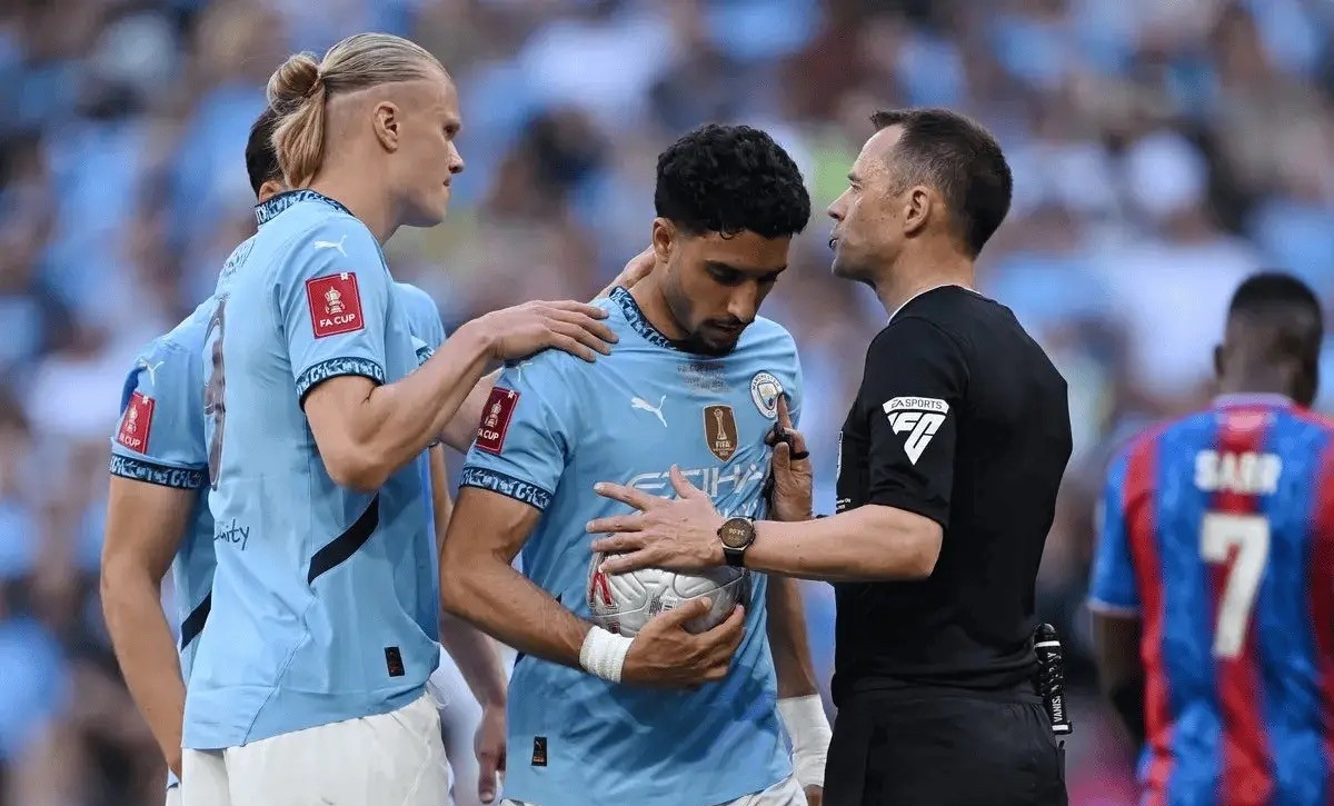 关于费耶诺德迎社区盾关键赛，国际比赛日造点机会，管理层满意，球队文化再被提及的信息爱游戏APP