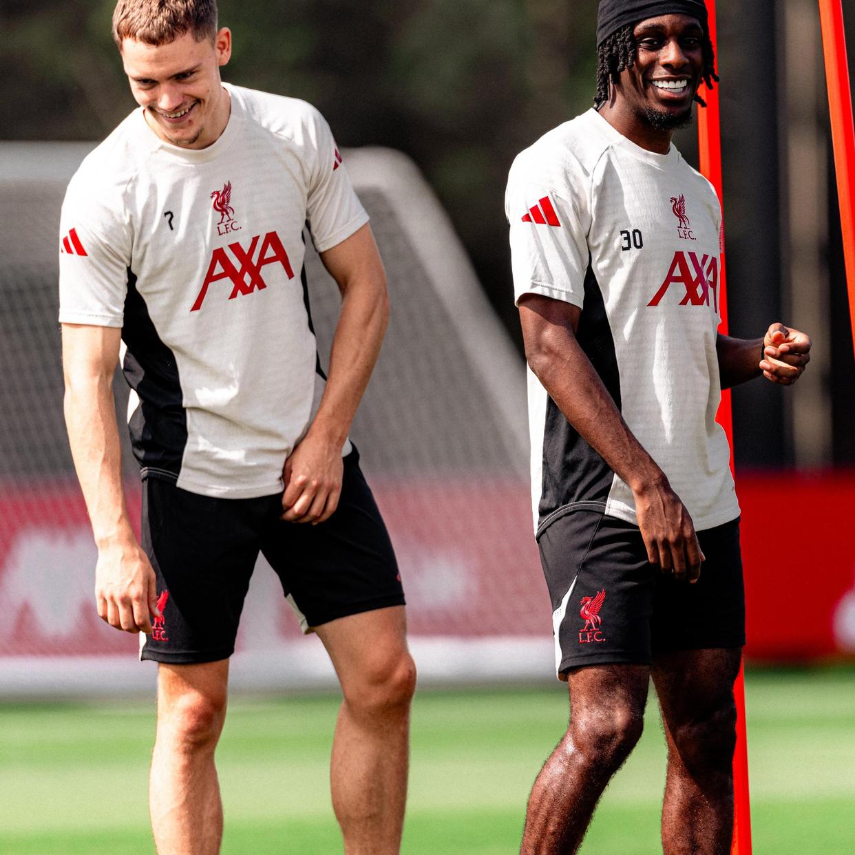 关于赛前利物浦伤情更新——德甲节点到来细节决定成败，网友：今晚亚特兰大防线松动的信息