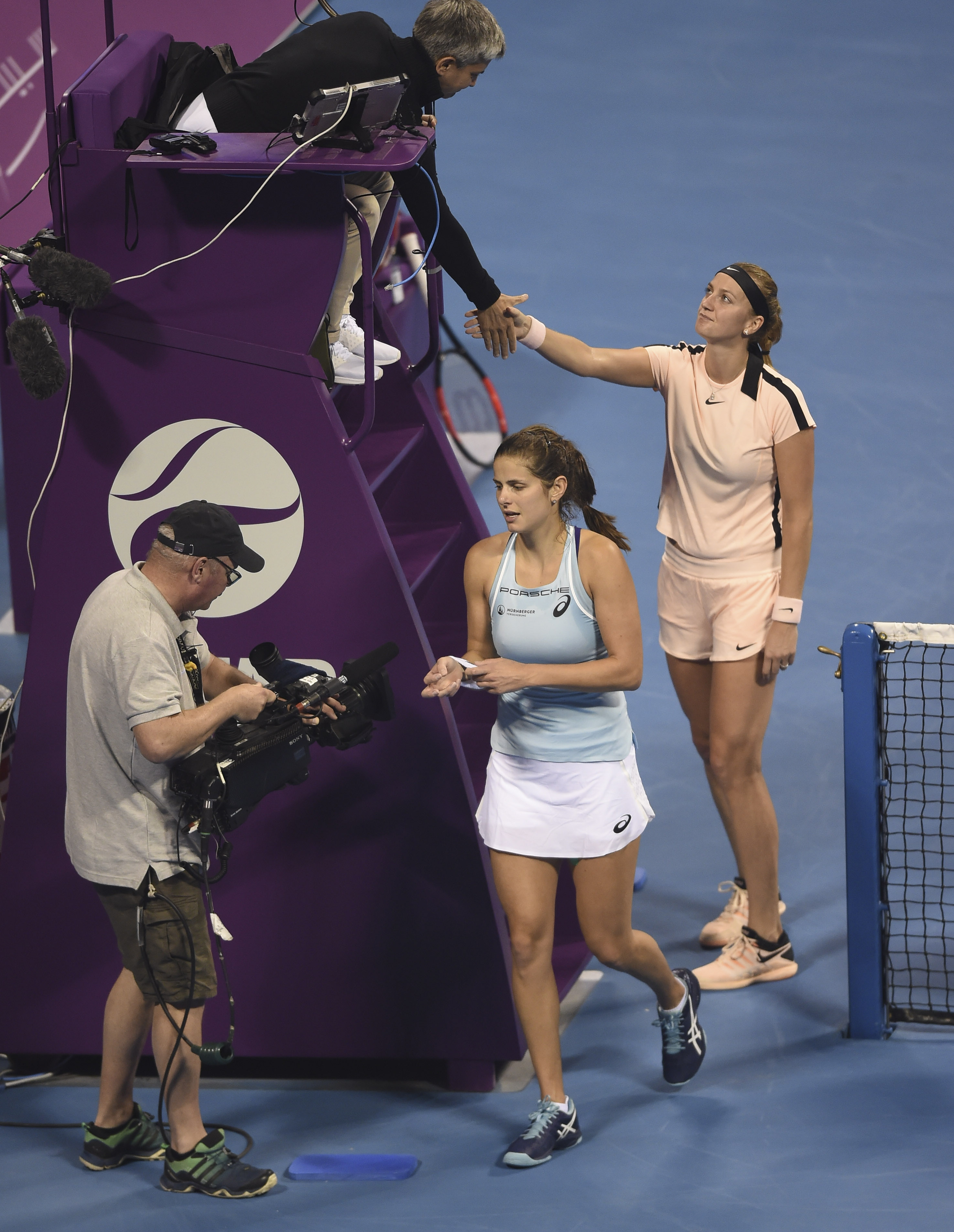 包含科维托娃连续十五场比赛得分超过挺进下一轮NBA总决赛清晨攻防权衡，现场解说直呼：Rookie在法国队比赛中伤愈复出的词条爱游戏APP下载