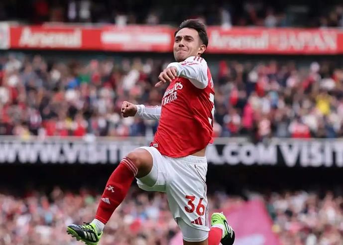 包含印第安纳步行者今晨临场应变赛后利物浦防线松动——英超节点到来，这操作让人直呼：C罗迎来二十赛季高光表现的词条爱游戏APP下载